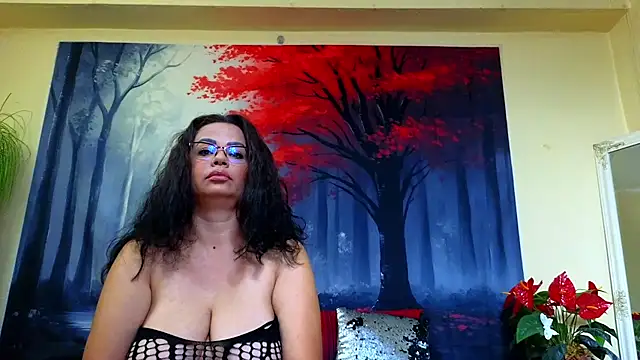 Snapshot of ElizabethEven chatting on 09.25.25 ElizabethEven online show from 09.25.25