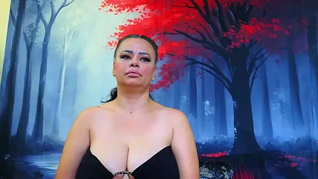 Snapshot of ElizabethEven chatting on 10.04.25 ElizabethEven online show from 10.04.25
