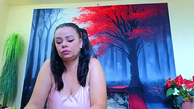 Snapshot of ElizabethEven chatting on 10.05.25 ElizabethEven online show from 10.05.25
