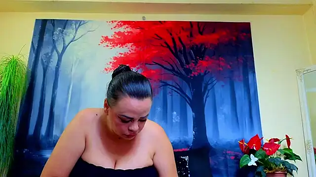 Snapshot of ElizabethEven chatting on 10.21.25 ElizabethEven online show from 10.21.25