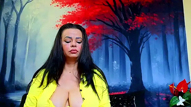 Snapshot of ElizabethEven chatting on 10.22.25 ElizabethEven online show from 10.22.25