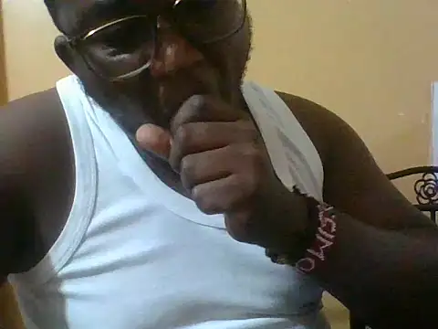 Snapshot of honeyswit chatting on 12.03.25 honeyswit online show from 12.03.25