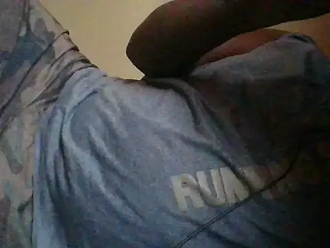 Snapshot of honeyswit chatting on 12.19.25 honeyswit online show from 12.19.25