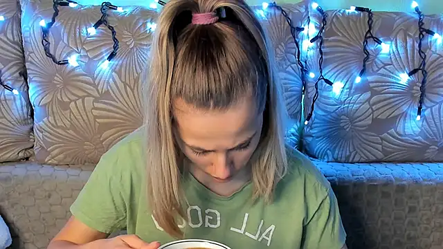 MaggieCake online show from 12.14.25