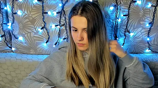 MaggieCake online show from 02.12.26