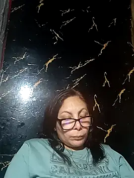 Snapshot of Anypink chatting on 11.04.25 Anypink online show from 11.04.25