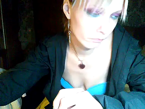 Snapshot of WildMissNiks chatting on 12.10.24 WildMissNiks online show from 12.10.24