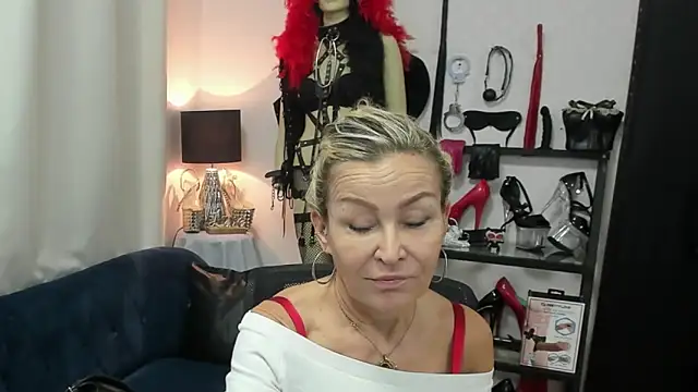 crystaLUX online show from 06.10.26