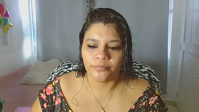 Snapshot of Selenna01 chatting on 09.24.25 Selenna01 online show from 09.24.25