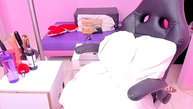 MATURE WHOR33 online show from 03.20.25