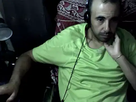 Snapshot of big_heart chatting on 10.04.25 big heart online show from 10.04.25