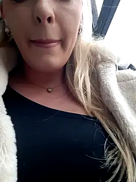 Snapshot of Dirtyfeelin chatting on 02.12.25 Dirtyfeelin online show from 02.12.25