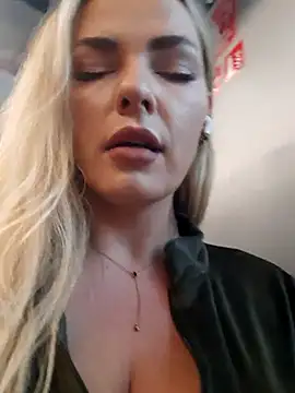 Snapshot of Dirtyfeelin chatting on 11.02.25 Dirtyfeelin online show from 11.02.25