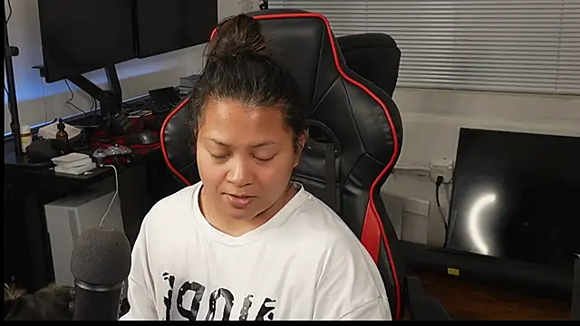 Snapshot of Bubbleliyah chatting on 02.26.25 Bubbleliyah online show from 02.26.25