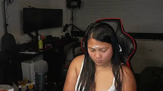 Snapshot of Bubbleliyah chatting on 10.28.25 Bubbleliyah online show from 10.28.25