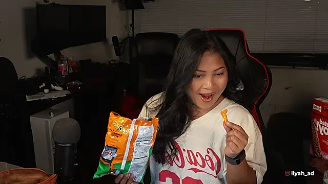 Snapshot of Bubbleliyah chatting on 11.12.25 Bubbleliyah online show from 11.12.25