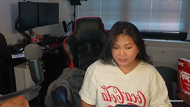 Snapshot of Bubbleliyah chatting on 11.12.25 Bubbleliyah online show from 11.12.25