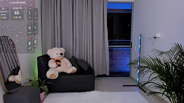 roxie gates  online show from 01.31.25