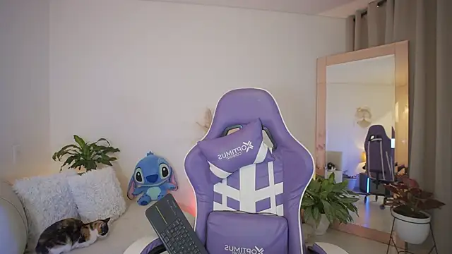 roxie gates  online show from 03.29.26