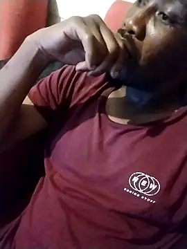 Snapshot of angeloreal chatting on 12.17.25 angeloreal online show from 12.17.25