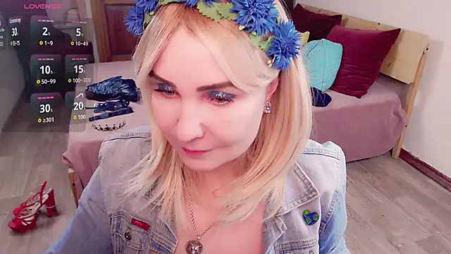 Snapshot of _unique_cam_ chatting on 02.02.25  unique cam  online show from 02.02.25