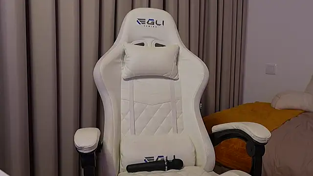 Snapshot of SweeetAlegra chatting on 02.14.25 SweeetAlegra online show from 02.14.25