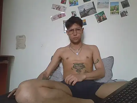 Snapshot of YourDirtyboy242 chatting on 11.10.25 YourDirtyboy242 online show from 11.10.25