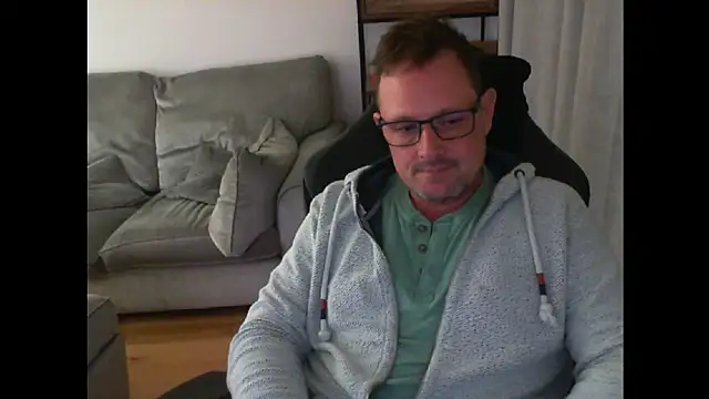 Snapshot of ZebedeePirate chatting on 03.21.25 ZebedeePirate online show from 03.21.25