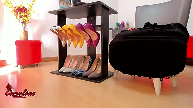 caroline host online show from 03.23.26