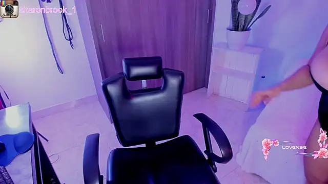 Snapshot of sharon_1 chatting on 10.15.25 sharon 1 online show from 10.15.25