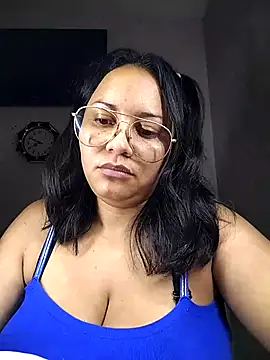 Snapshot of sharon_1 chatting on 10.18.25 sharon 1 online show from 10.18.25