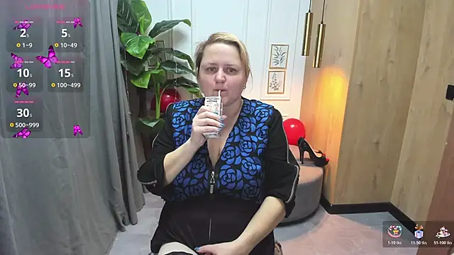 Snapshot of ScarlettSoft chatting on 10.31.25 ScarlettSoft online show from 10.31.25