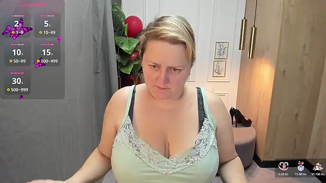 Snapshot of ScarlettSoft chatting on 11.11.25 ScarlettSoft online show from 11.11.25