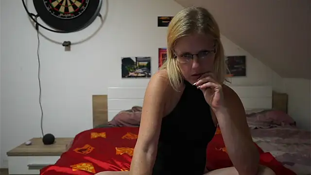 Moistdevil online show from 10.07.25