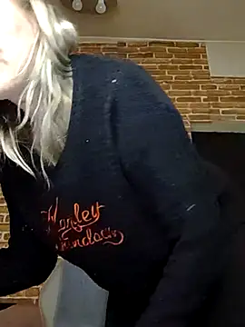 Snapshot of _Horny_milf_ chatting on 02.24.25 Horny milf online show from 02.24.25