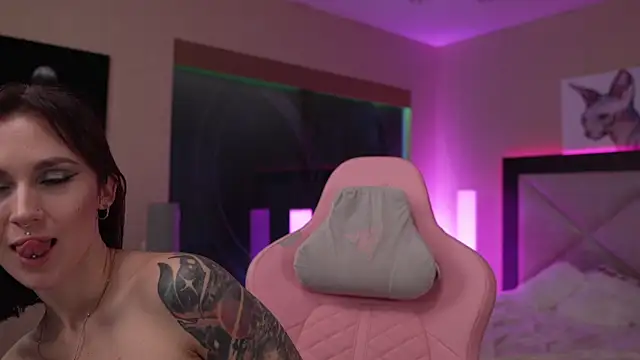 GirlGogo online show from 12.15.24