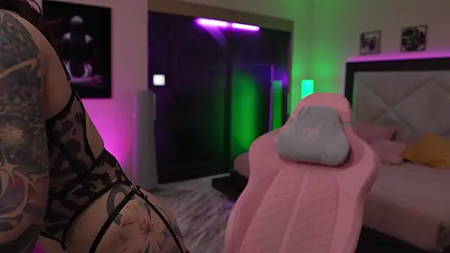 GirlGogo online show from 12.13.25