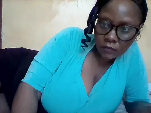 Snapshot of Africangal chatting on 05.11.26 Africangal online show from 05.11.26