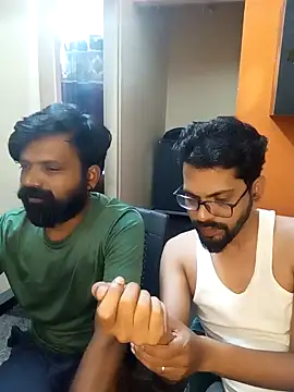 Snapshot of arhan3043 chatting on 01.18.25 arhan3043 online show from 01.18.25