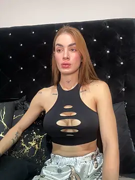 Snapshot of SofiaCarter chatting on 12.18.24 SofiaCarter online show from 12.18.24