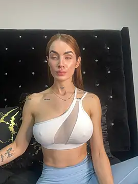 Snapshot of SofiaCarter chatting on 12.21.24 SofiaCarter online show from 12.21.24