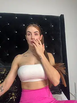 Snapshot of SofiaCarter chatting on 12.28.24 SofiaCarter online show from 12.28.24