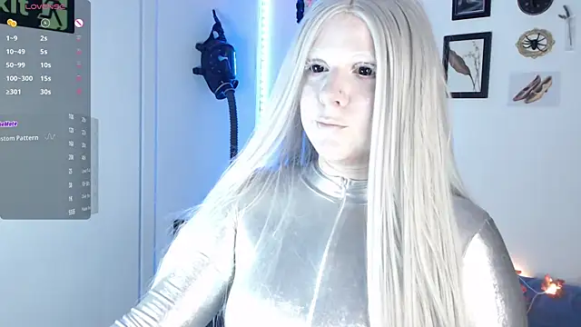 auroralatexprincess online show from 10.28.25