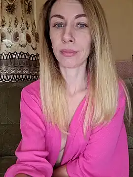 Snapshot of MissisMilk chatting on 02.17.25 MissisMilk online show from 02.17.25