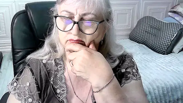 Snapshot of LolkaAlyss chatting on 04.19.26 LolkaAlyss online show from 04.19.26