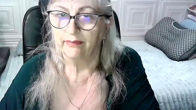Snapshot of LolkaAlyss chatting on 04.22.26 LolkaAlyss online show from 04.22.26