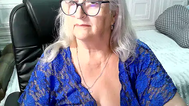 Snapshot of LolkaAlyss chatting on 07.18.26 LolkaAlyss online show from 07.18.26