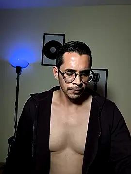 Snapshot of towers_j chatting on 09.11.25 towers j online show from 09.11.25