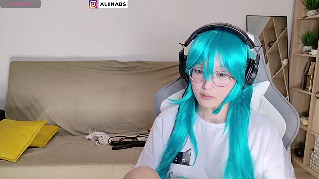 Snapshot of aliiiiiina chatting on 03.06.25 aliiiiiina online show from 03.06.25