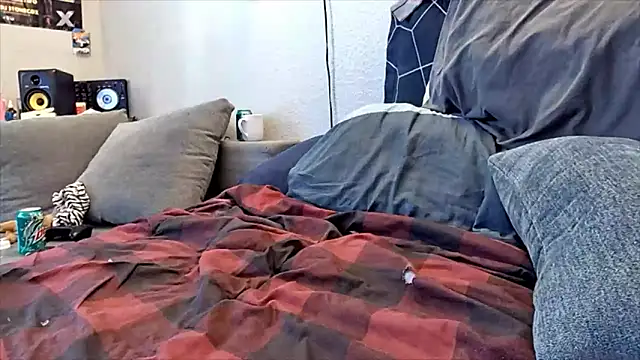 Snapshot of pyrowuff chatting on 03.01.25 pyrowuff online show from 03.01.25